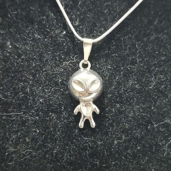 🦉Handcrafted Silver Alien Pendant Necklace - Picture 2 of 2